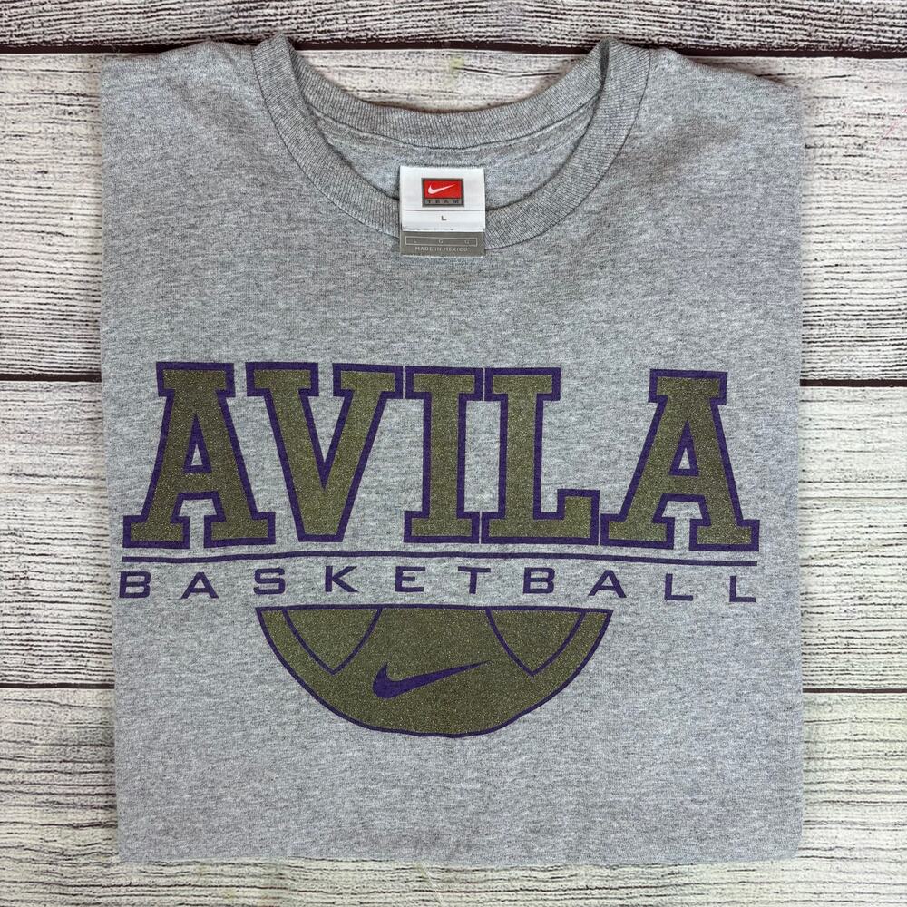 Vintage Nike Avila University College Basketball T-shirt